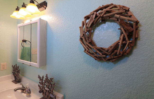 Superb Home With Private Walkover to Beach - Foto 42