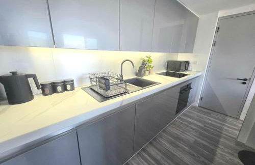 Modern Duplex Penthouse Panoramic Views & Parking - Foto 15