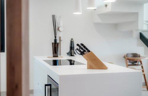 Villa Vida - Luxury Panorama Seaview Penthouse in Organic-Boho Design with Pool, Gym, Spa - Photo 14