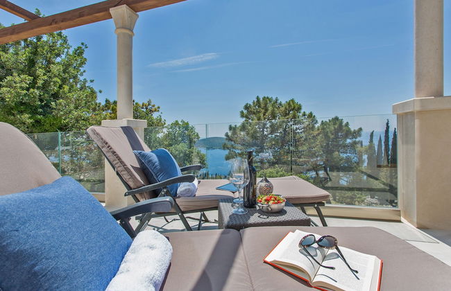 Luxury Villa Dolce Vita with Pool - Photo 43