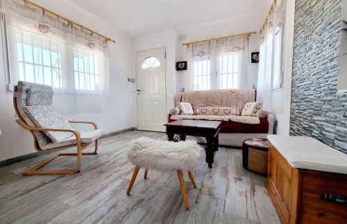 Charming Upper Bungalow with Terrace and Communal Pool in Torrevieja - Foto 1