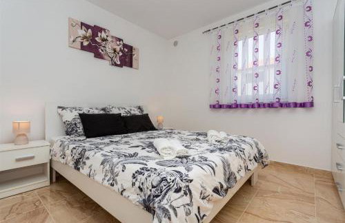 Apartment With A Private Swimming Pool, Garden & BBQ - Foto 20