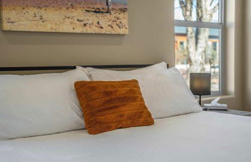 Timber & Tin G 2Bed 2Bath w Pool & Rooftop Deck - Foto 26