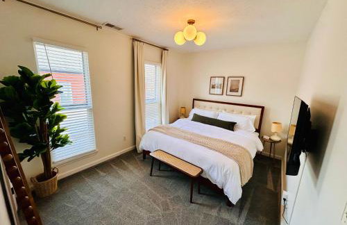 Historic Townhome by Mass Ave - Explore and Unwind - Foto 9