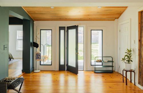 Rustic Luxe Creekside Retreat with Hot Tub and Fire Pit, Minutes From Hudson - Foto 32