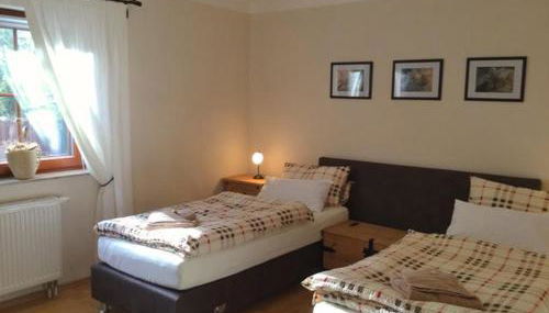 Premium Gruppenunterkunft fuer bis zu 25 Gaeste im Garten mit Badefass - Foto 2