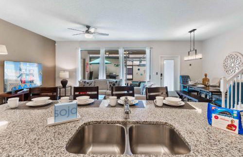 Townhome with Private Pool, BBQ & FREE Waterpark - Photo 20