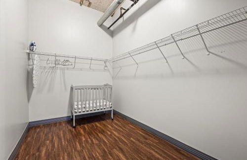 Heart of Downtown Dallas 2BR 2BA Getaway - Photo 22