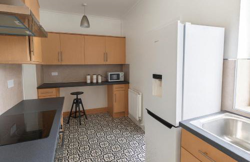 Coastal Haven - Steps From Beach - Photo 11