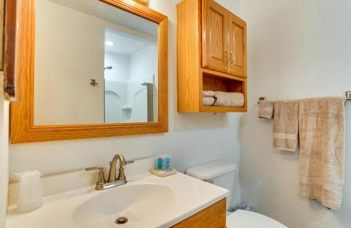 Cozy Oklahoma Retreat with Patio, Fire Pit and Grill! - Foto 14