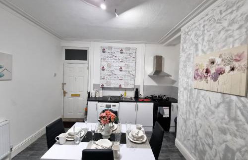 *12PR* Setup for your most relaxed & amazing stay + Free Parking + Free Fast WiFi * - Foto 25