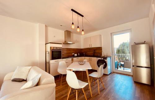 HOCHWERTIGE Ferienwohnung mit 7qm Balkon, Netflix, Kaffeeautomat, RainShower Bad - Foto 5