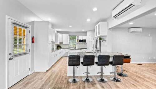 Family Getaway 4BR with Game Loft Fire Pit - Foto 5