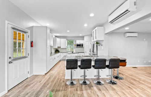 Lilburn Gateway with Game Loft, Fire Pit, Stone Mountain - Foto 8