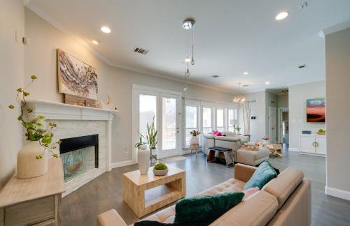 Near Joe Pool Lake! Luxe Getaway with Shared Pool - Foto 7