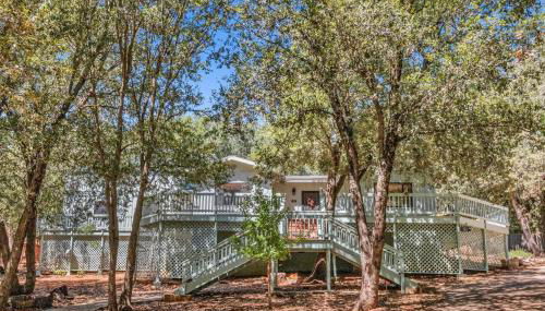 The Bungalow Partial Home Rental - Photo 4