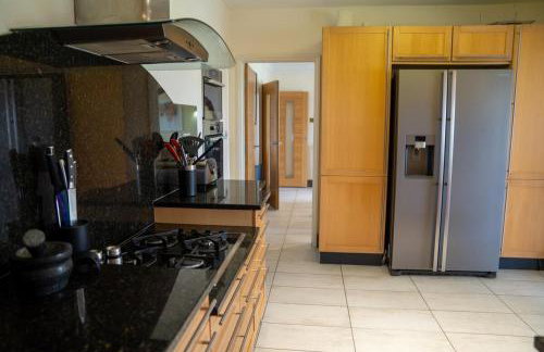 Dog-Friendly Country Home, Woodburner, Private Fields & Hot Tub! - Photo 11