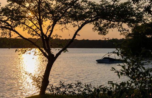Pool and Screened Deck! Home 2 Mi to Mashpee Commons - Foto 38