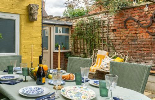 Spacious City-Centre House near Train Station & Business School, with Garden - Foto 10