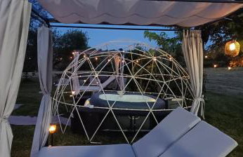 Country Chic Antico Casale - piscina idromassaggio lettini, solarium, cinema experience, wifi, parcheggio - Foto 2