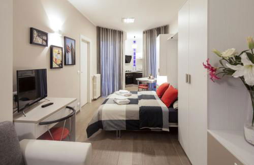 Metro Apartment - Photo 11