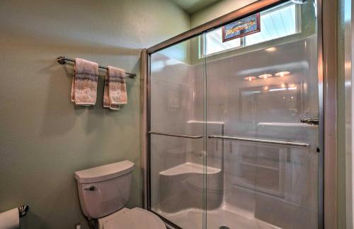 Modern Retreat with Deck Walk to White River! - Foto 15