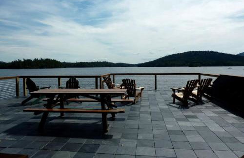 Stunning Waterfront Cabin with a Boathouse on Tupper Lake in New York - Foto 15