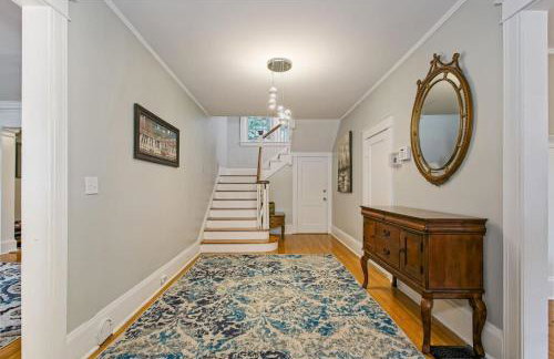 Massive 6 bedroom home with a Pool - Foto 3