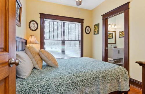 Impressive Dual Woods and Lake Homes That Sleep 32 - Foto 23