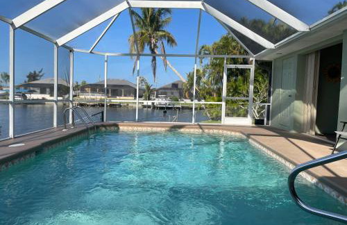 Relax with nature in our Waterfront 4 bedroom -HEATED POOL HOME-KING BED - Foto 1