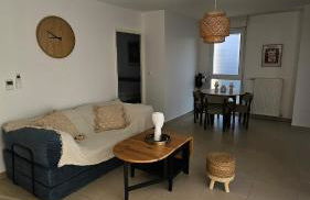 Charming 1 Bedroom Apartment with terrace air conditioning and private parking - Photo 2