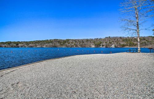 half Mi to DeSoto Lake Hot Springs Village Home - Foto 25