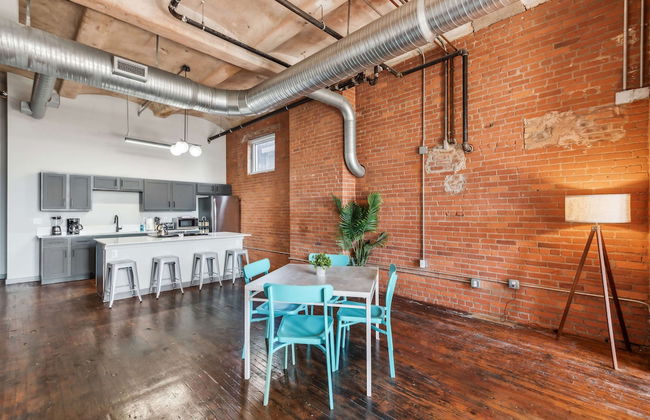 Luxury Historic Loft with Gym - Photo 71