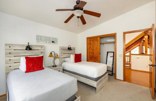 Chalet in the Pines Spa Game Room Wraparound Deck - Foto 40