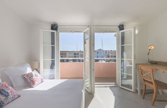 Superb Vacation Home With Pontoon - Photo 4