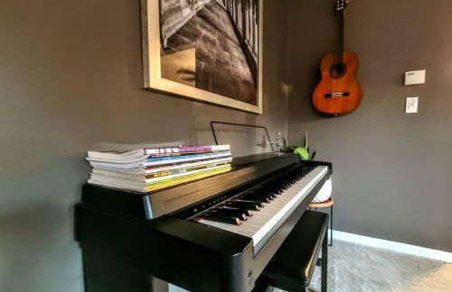 Ultra Comfy, Spotless & Spacious, Private Home in Boyne, Dogs Ok, Walk to Town - Foto 10