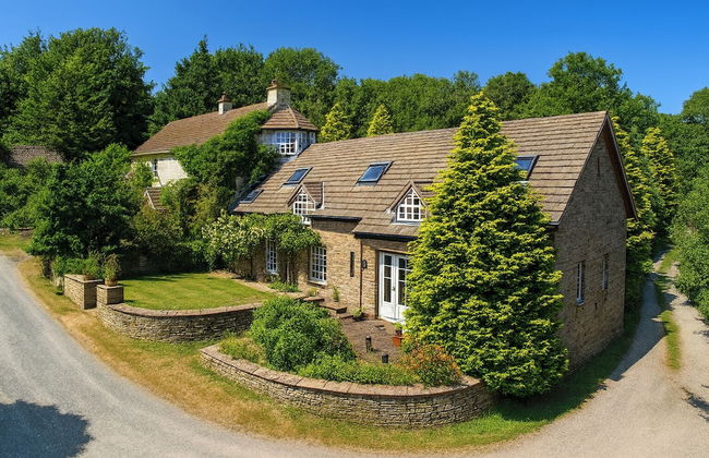 15th Century 6-bed Farmhouse, Sleeps 11, Pets Ok - Photo 1