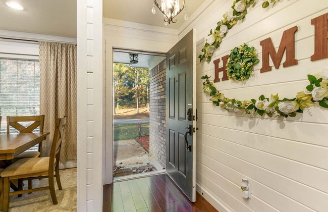 Gorgeous Alabama Home 4 Miles to Stadium Sleeps 8 - Foto 9