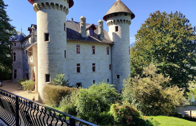 Exceptional Chalet on Estate With Swimming Pool - Photo 1