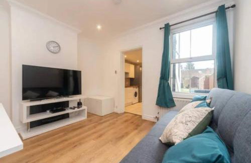 Charming Period Home near Surbiton with Garden - Foto 10