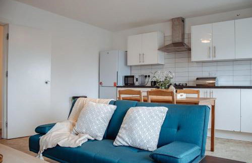 Spacious & Modern 8-Bed Home - Sleeps 13 - Parking - Foto 11