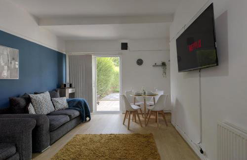 Ryland House Sleeps 8 M6 Access & Garden - Foto 9