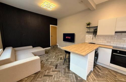 Modern 3 Bedroom house, short walk to train station and town centre, close to Manchester Airport and PLouise - Foto 15