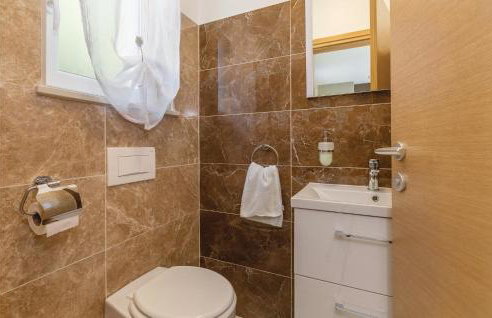 4 Bedroom Gorgeous Home In Pican - Photo 44