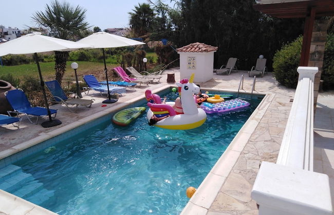 Lovely six Bedroom Villa in Coral Bay - Photo 27