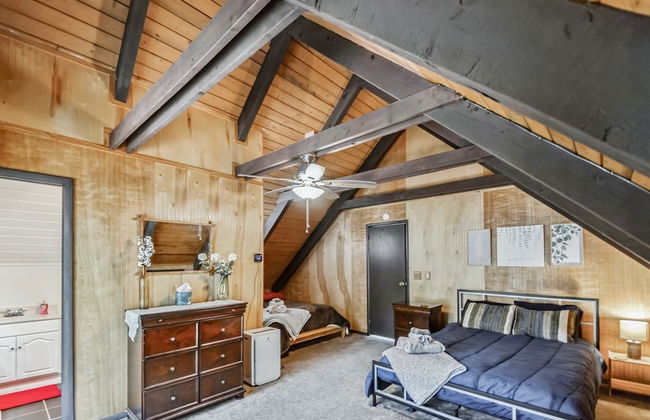 Poconos Chalet Newly Renovated, Great Location 4 Bedroom Home by RedAwning - Foto 6