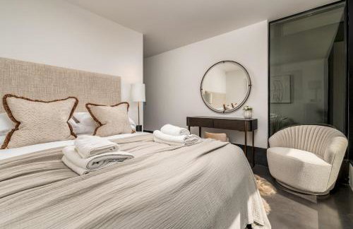 Pass the Keys Bond-villain Style Home with Panoramic Views - Foto 34