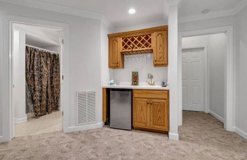 LakeFront | HotTub | Dock | 4BD4.5BA | FreeParking - Foto 18