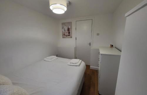 Central 5BR Retreat - Walk to Tube, Explore London - Photo 24