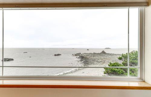 Crescent City Getaway with Panoramic Ocean Views! - Foto 16